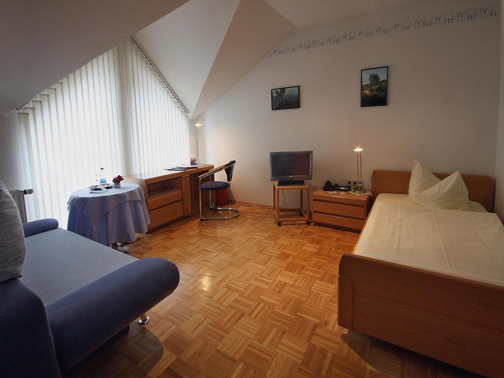 Hotel Garni Zur Bergstrasse Zwingenberg  Δωμάτιο φωτογραφία