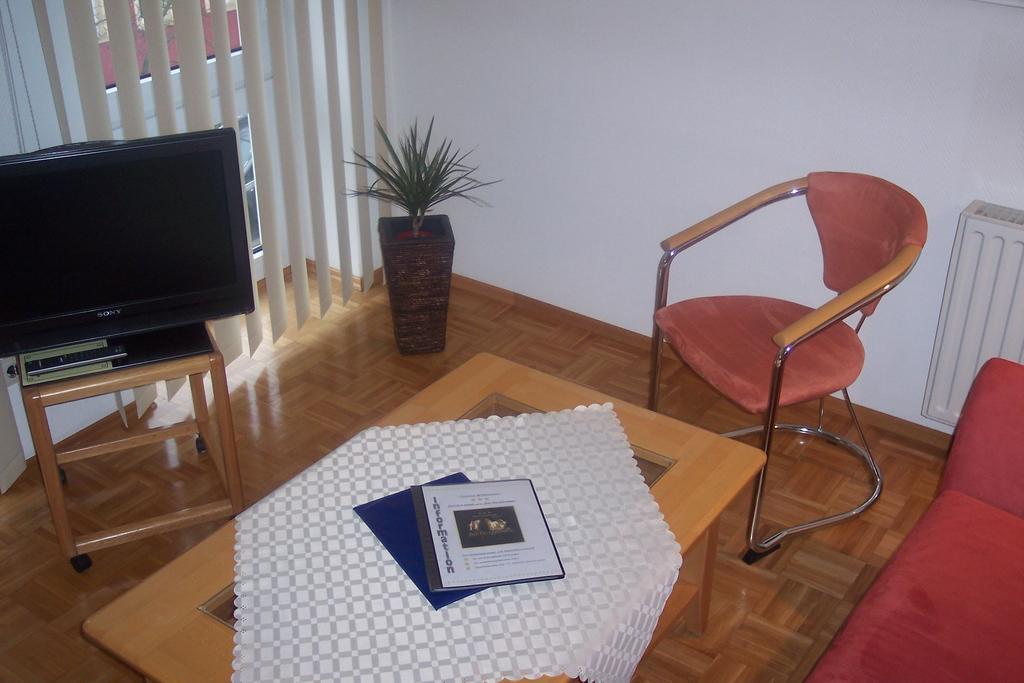 Hotel Garni Zur Bergstrasse Zwingenberg  Δωμάτιο φωτογραφία